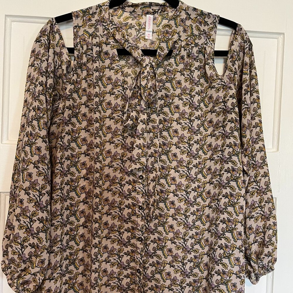 Xhilaration Cold Shoulder 3/4 Sleeve Top